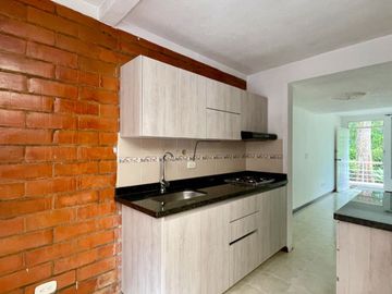 Extraordinaria casa en Colores de la Villa Conjunto Residencial con 3 alcobas. Villa Olimpica. Pereira.