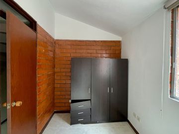 Extraordinaria casa en Colores de la Villa Conjunto Residencial con 3 alcobas. Villa Olimpica. Pereira.