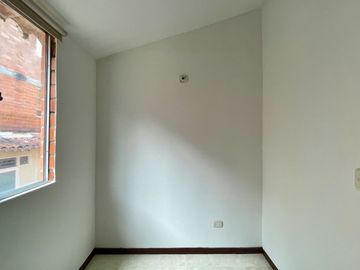 Extraordinaria casa en Colores de la Villa Conjunto Residencial con 3 alcobas. Villa Olimpica. Pereira.