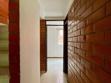 Extraordinaria casa en Colores de la Villa Conjunto Residencial con 3 alcobas. Villa Olimpica. Pereira.