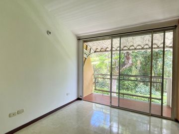 Extraordinaria casa en Colores de la Villa Conjunto Residencial con 3 alcobas. Villa Olimpica. Pereira.