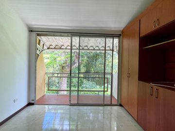 Extraordinaria casa en Colores de la Villa Conjunto Residencial con 3 alcobas. Villa Olimpica. Pereira.