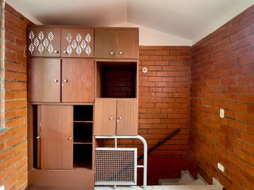 Extraordinaria casa en Colores de la Villa Conjunto Residencial con 3 alcobas. Villa Olimpica. Pereira.