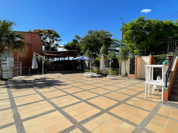 Extraordinaria casa en Colores de la Villa Conjunto Residencial con 3 alcobas. Villa Olimpica. Pereira.