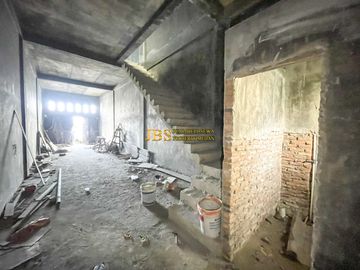 Dijual Ruko 3,5 Tingkat Kondisi Kosong Jalan Perjuangan (Daerah Pancing)