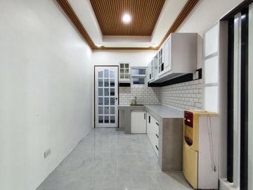 House & Lot For Sale in Tagaytay City-MC