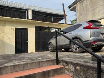 ¡Se Vende Casa Espaciosa en el Corazón de Tecpan!