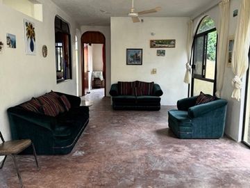 ¡Se Vende Casa Espaciosa en el Corazón de Tecpan!