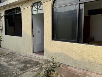 ¡Se Vende Casa Espaciosa en el Corazón de Tecpan!
