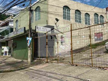 Casa Rentera en Venta, con Locales Comerciales,  en Bellavista  - Guayaquil