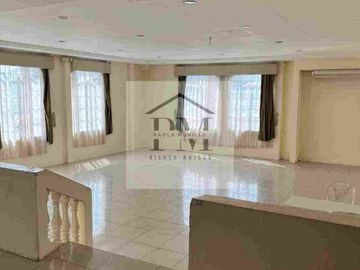 Casa Rentera en Venta, con Locales Comerciales,  en Bellavista  - Guayaquil