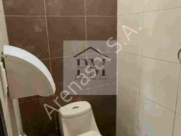 Casa Rentera en Venta, con Locales Comerciales,  en Bellavista  - Guayaquil