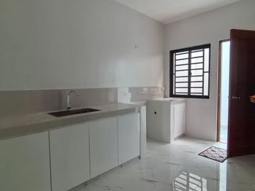 4 bedroom House and lot for Sale in Fortune Marikina near C&B MALL along Champaca