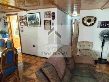 Se vende casa en Miraflores alto.