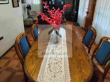 Se vende casa en Miraflores alto.