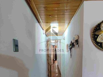 Se vende casa en Miraflores alto.