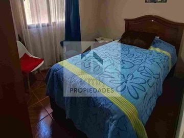 Se vende casa en Miraflores alto.