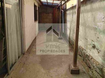 Se vende casa en Miraflores alto.
