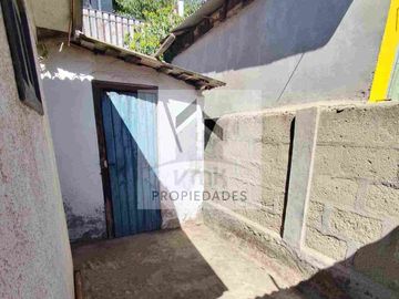 Se vende casa en Miraflores alto.