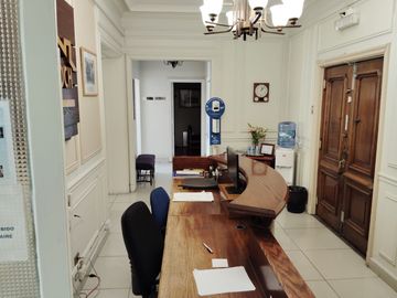 Venta Amplia Oficina Comercial Comuna de Providencia