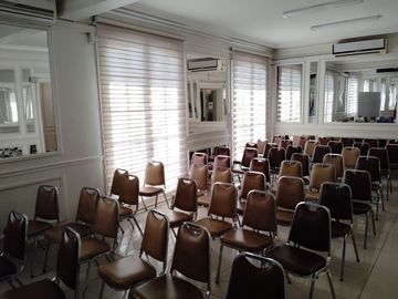 Venta Amplia Oficina Comercial Comuna de Providencia