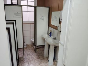 Venta Amplia Oficina Comercial Comuna de Providencia