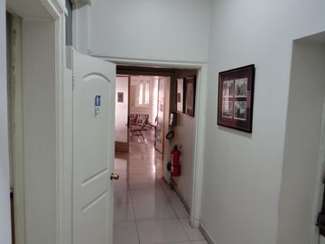 Venta Amplia Oficina Comercial Comuna de Providencia