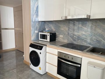For rent condo the Palm wongamat beach front 2 Beds 99 Sq.m hight floor nice decorated (S03-1966)