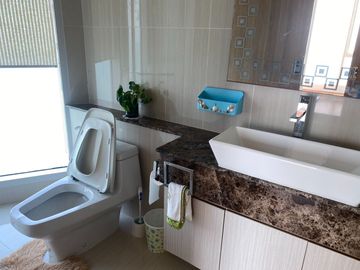 For rent condo the Palm wongamat beach front 2 Beds 99 Sq.m hight floor nice decorated (S03-1966)