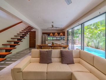 Casa independiente con gran alberca y jardín en La Veleta, Tulum