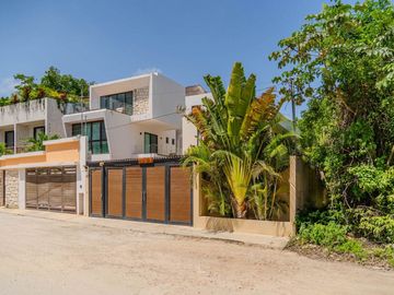 Casa independiente con gran alberca y jardín en La Veleta, Tulum