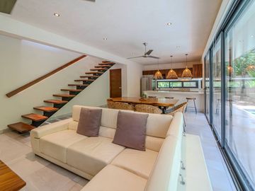 Casa independiente con gran alberca y jardín en La Veleta, Tulum