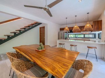 Casa independiente con gran alberca y jardín en La Veleta, Tulum