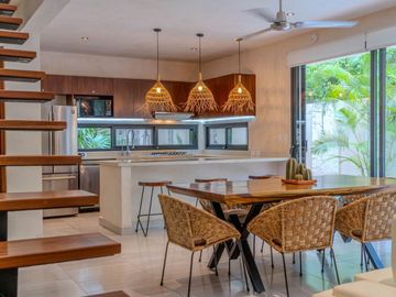 Casa independiente con gran alberca y jardín en La Veleta, Tulum