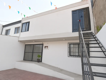 Casa en venta Calzada Independencia con uso de suelo mixto