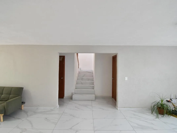 Casa en venta Calzada Independencia con uso de suelo mixto