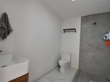 Casa en venta Calzada Independencia con uso de suelo mixto