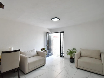Casa en venta Calzada Independencia con uso de suelo mixto