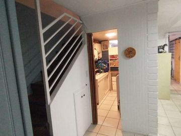 Amplia casa de dos pisos en barrio residencial de San Bernardo