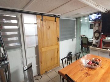 Amplia casa de dos pisos en barrio residencial de San Bernardo