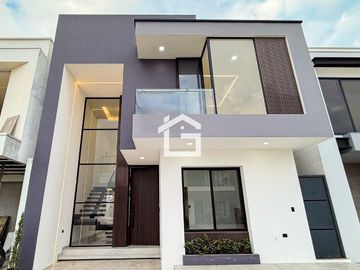 Casa en Venta con jacuzzi en Urb. Vista Sol 2, Machala