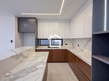 Casa en Venta con jacuzzi en Urb. Vista Sol 2, Machala
