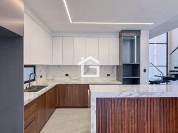 Casa en Venta con jacuzzi en Urb. Vista Sol 2, Machala
