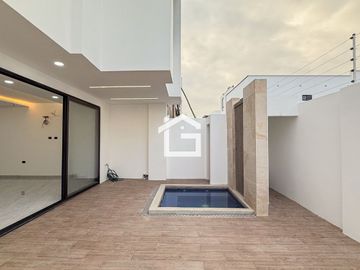 Casa en Venta con jacuzzi en Urb. Vista Sol 2, Machala