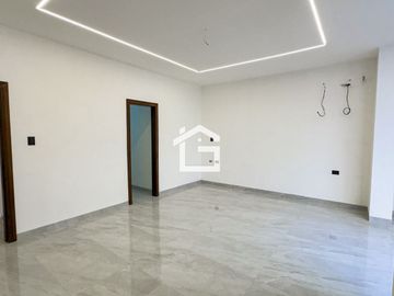 Casa en Venta con jacuzzi en Urb. Vista Sol 2, Machala