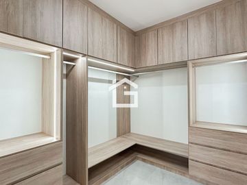 Casa en Venta con jacuzzi en Urb. Vista Sol 2, Machala