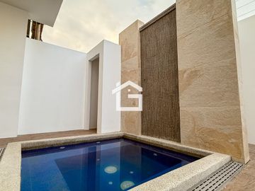 Casa en Venta con jacuzzi en Urb. Vista Sol 2, Machala