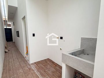 Casa en Venta con jacuzzi en Urb. Vista Sol 2, Machala