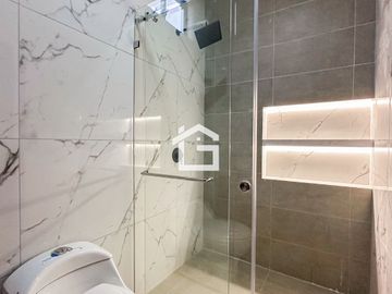 Casa en Venta con jacuzzi en Urb. Vista Sol 2, Machala
