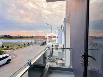 Casa en Venta con jacuzzi en Urb. Vista Sol 2, Machala